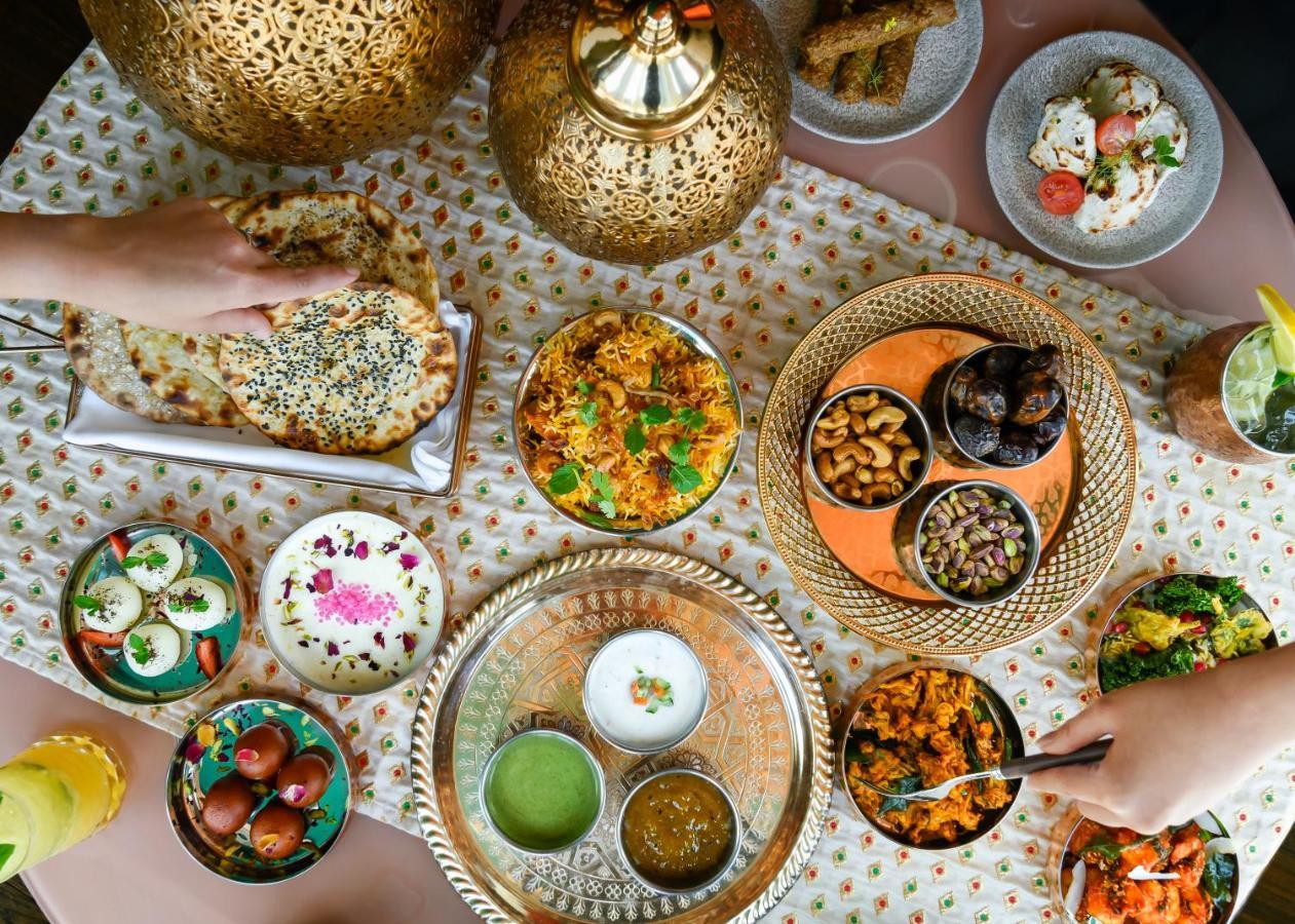 โรงแรมเซ็นทารา และเรสซิเดนซ์ เวสต์เบย์ โดฮา ภายนอก รูปภาพ A vegetarian meal
