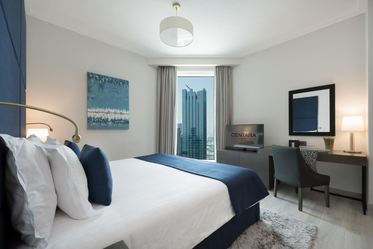 โรงแรมเซ็นทารา และเรสซิเดนซ์ เวสต์เบย์ โดฮา ภายนอก รูปภาพ A bedroom at the hotel