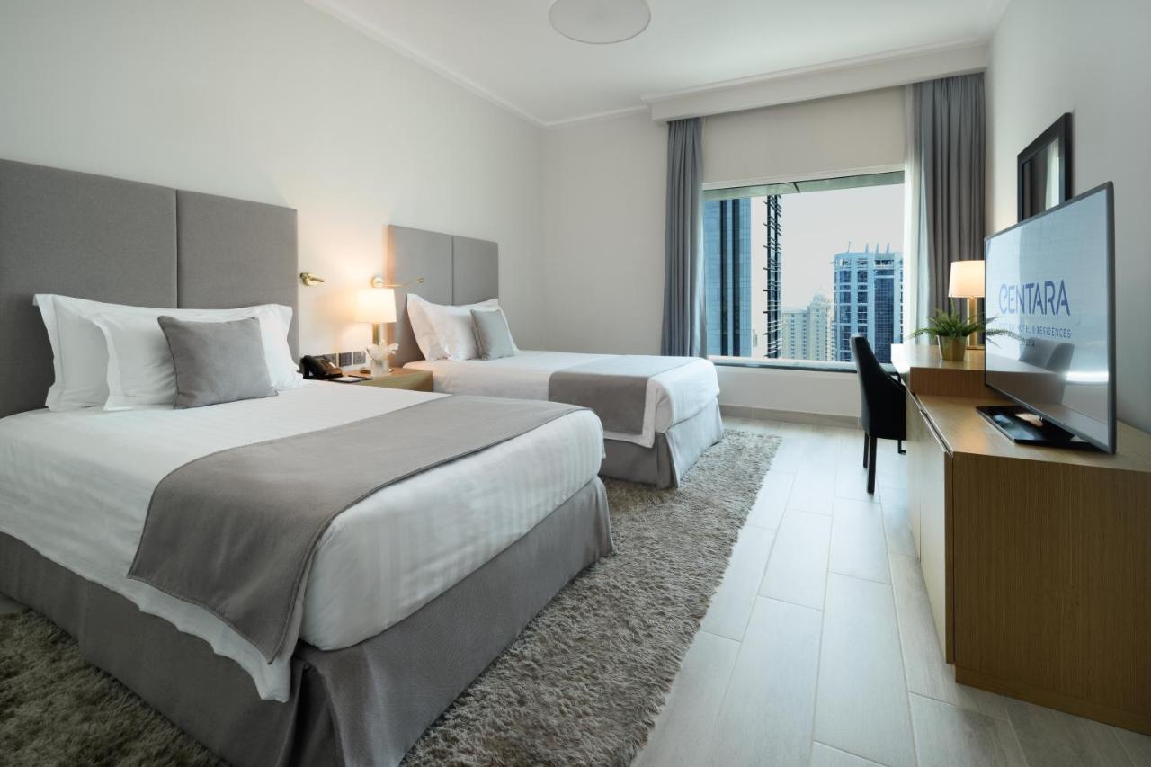 โรงแรมเซ็นทารา และเรสซิเดนซ์ เวสต์เบย์ โดฮา ภายนอก รูปภาพ A room at the hotel
